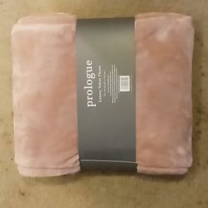 Prologue pink luxury velvet throw blanket NWT